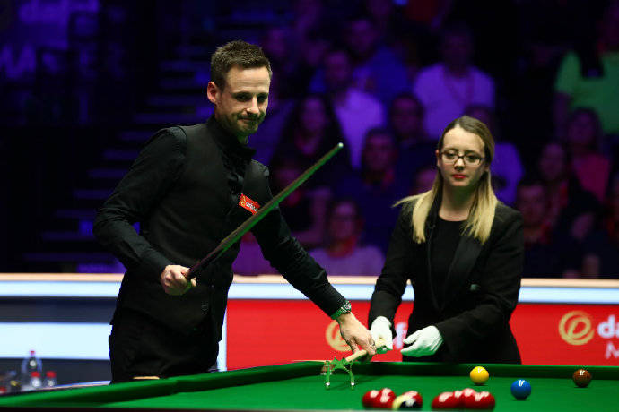 他还致力于 他还致力于